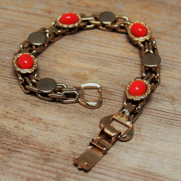 Vintage Jewelry - Gorgeous VTG Coral Cabochon Bracelet